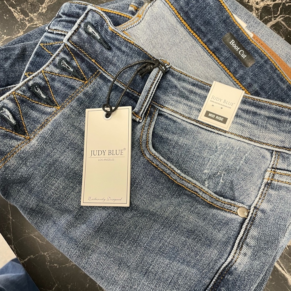 The Zoey-Judy Blue Mid Rise Vintage Button Fly Bootcut Jeans (82551). Size 16W